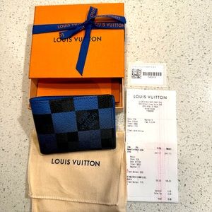 Men’s Louis Vuitton wallet very limited edition, comes with original packaging